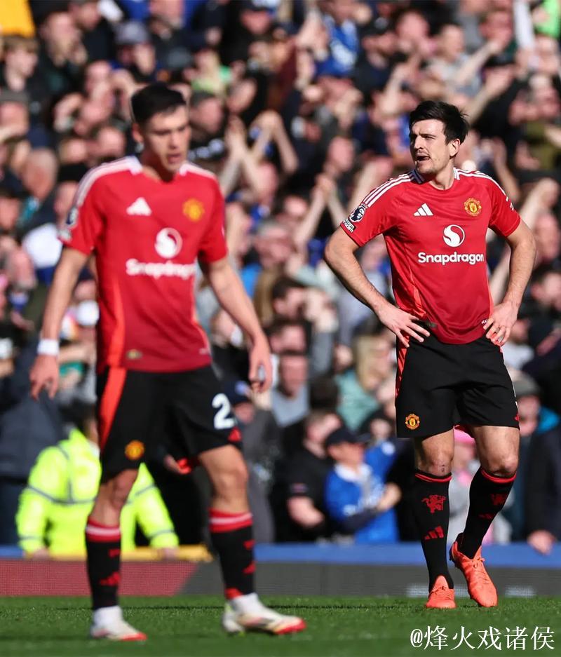 阿莫林从三后卫到四后卫灵活应变,反观曼联依旧令人失望 阿莫林从三后卫到四后卫灵活应变,反观曼联依旧令人失望